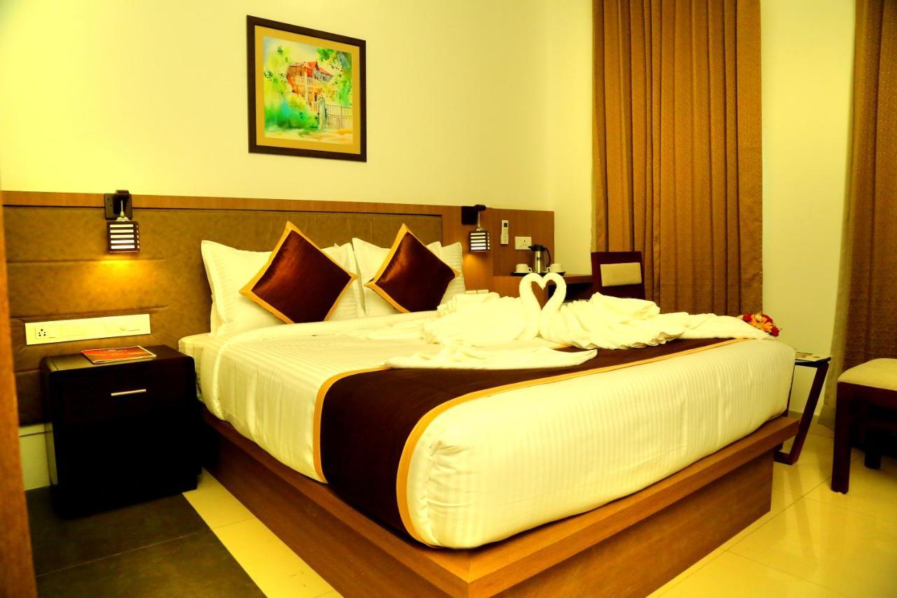 Hotel De Grand Kozhikode Exterior photo